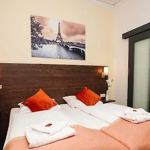 *** Otel Little Paris Almanya